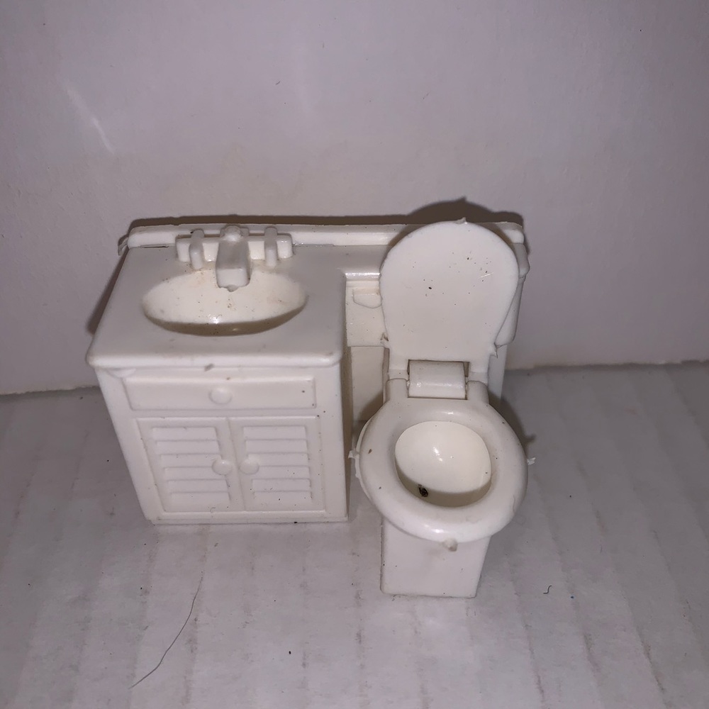 Kitchen and Bathroom Plastic Dollhouse Furniture - Picture 4 of 6